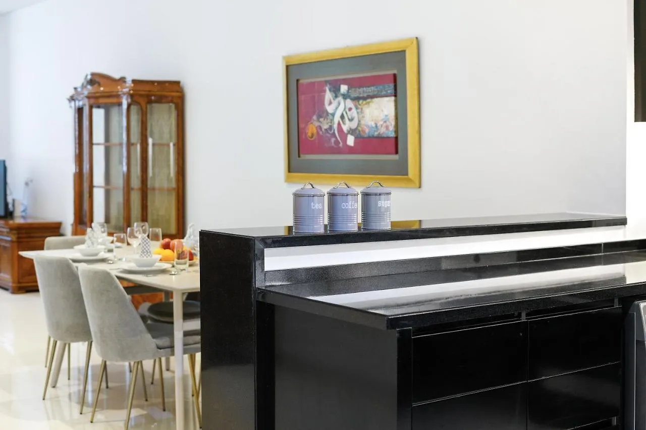 Homey 2Br Damac Maison Cour Jardin, Business Bay Dubaj 0*,