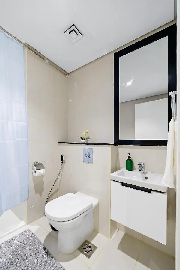 Homey 2Br Damac Maison Cour Jardin, Business Bay Dubaj Apartman